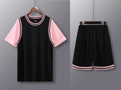 138#假两件连球服童装图3